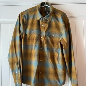 Vuori Long Sleeve Flannel Button Down Shirt